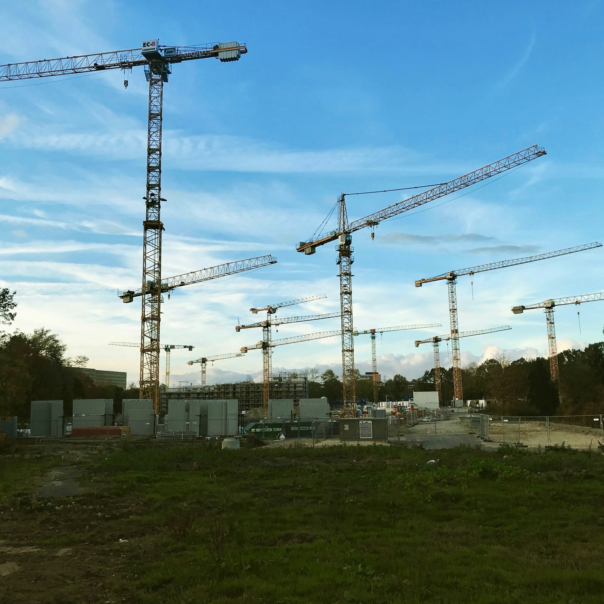 Portugal e Espanha lideram a retoma da construção na zona euro em 2024, com crescimentos de 6,9% e 6,3% segundo o Eurostat.